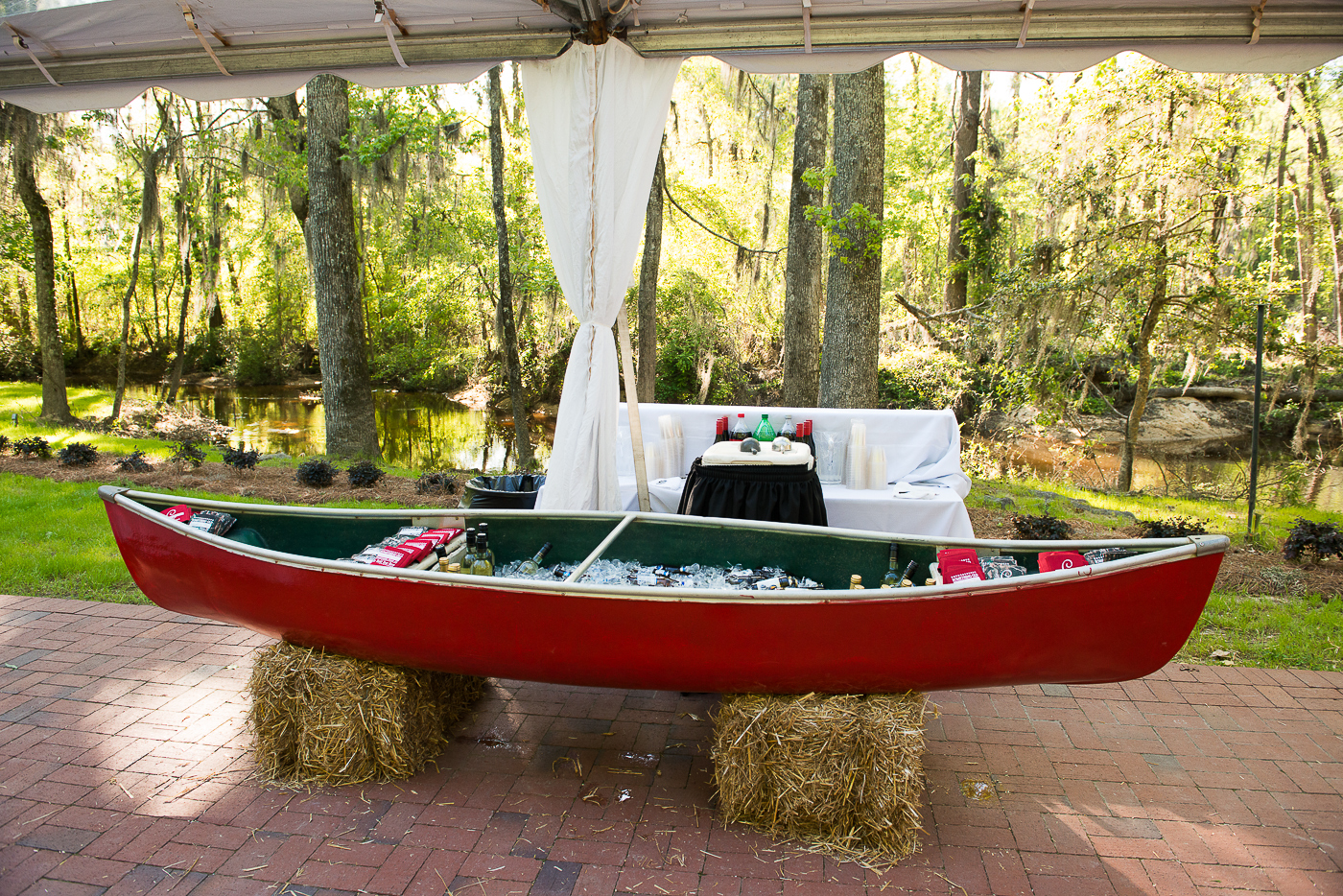 Canoe bar