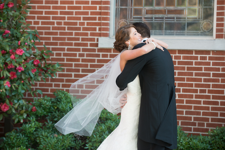 6 Reasons To Consider a First Look on Your Wedding Day!