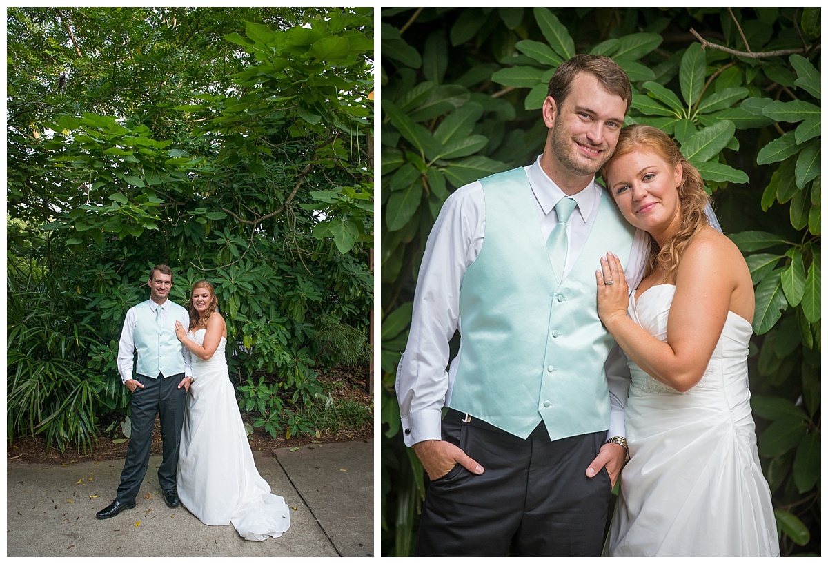 Bride and groom at Riverbanks zoo